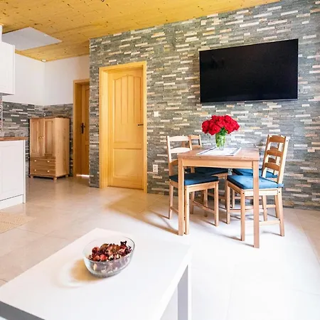 Pod Rozsutcom - Zatkov Dvor - Prijazd Do Ubytovania Autom S Pohonom 4x4 Apartment *